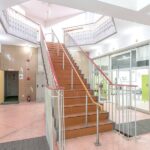 吹き抜け構造の玄関ホール