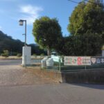 山本由伸投手の記念マンホールへと誘導する案内看板